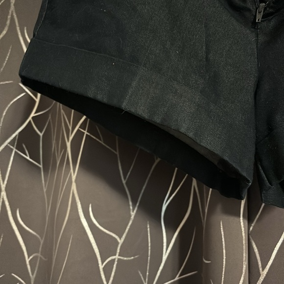 Navy blue shorts with cuff at bottom - Picture 2 of 3